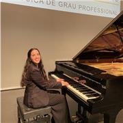 Profesora de iniciación a la música. Profesora de piano y de lenguaje, todo tipo de edades, experiencia con niños